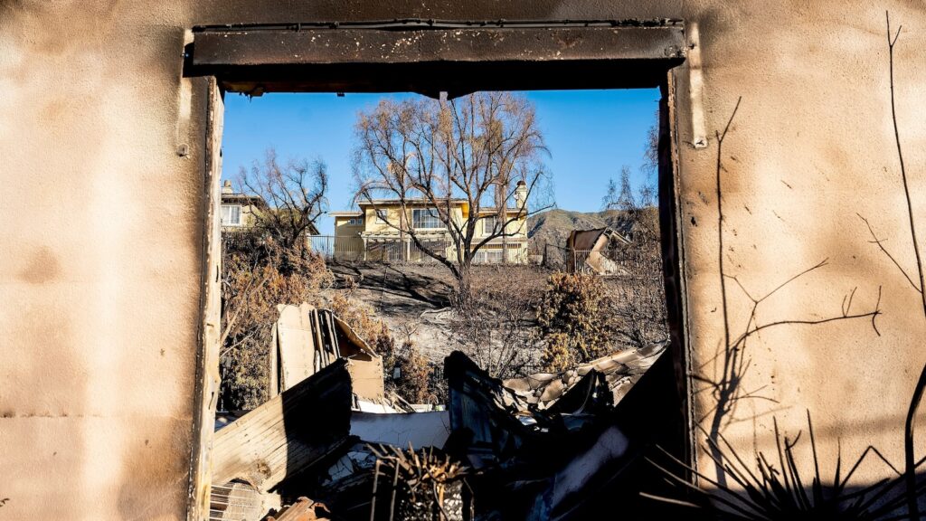 cali-fire-13-ap-gmh-250113_1736793730817_hpMain_16x9.jpg