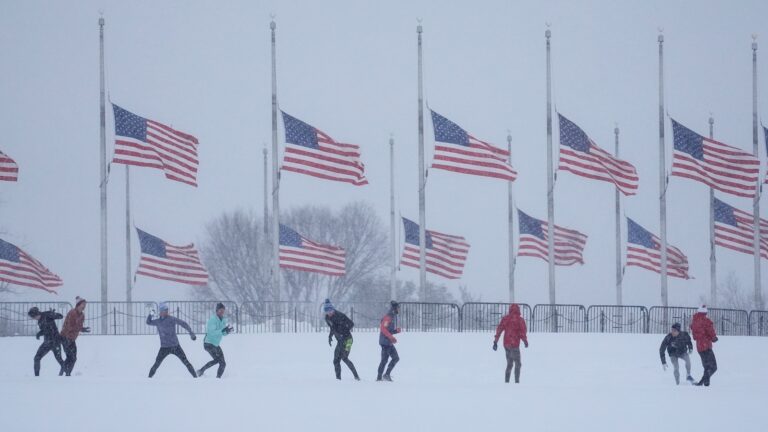 washington-snowstorm-weather-ap-lv-250119_1737317317269_hpMain_16x9.jpg