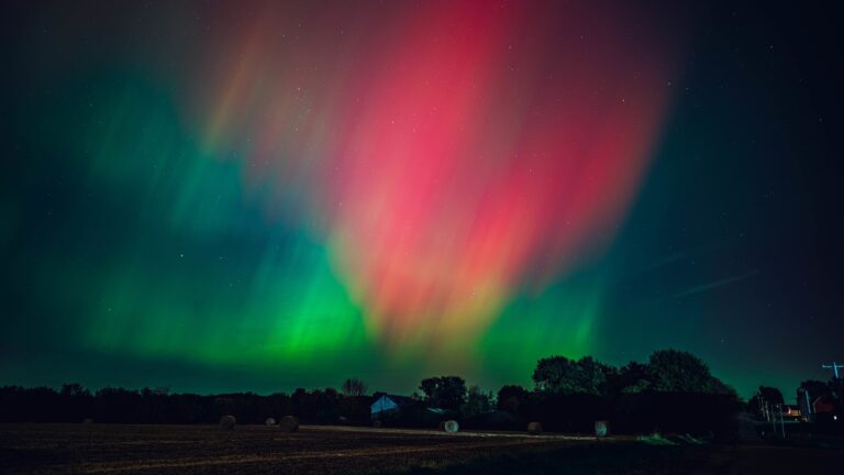 northern-lights-1-gty-jm-250210_1739208410694_hpMain_16x9.jpg