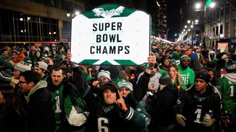 philly-fans-3-rt-gmh-250210_1739205023065_hpMain_16x9.jpg