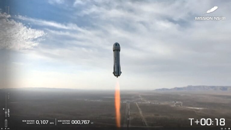 blue-origin2-main-rt-bh-250414_1744656302352_hpMain_16x9.jpg