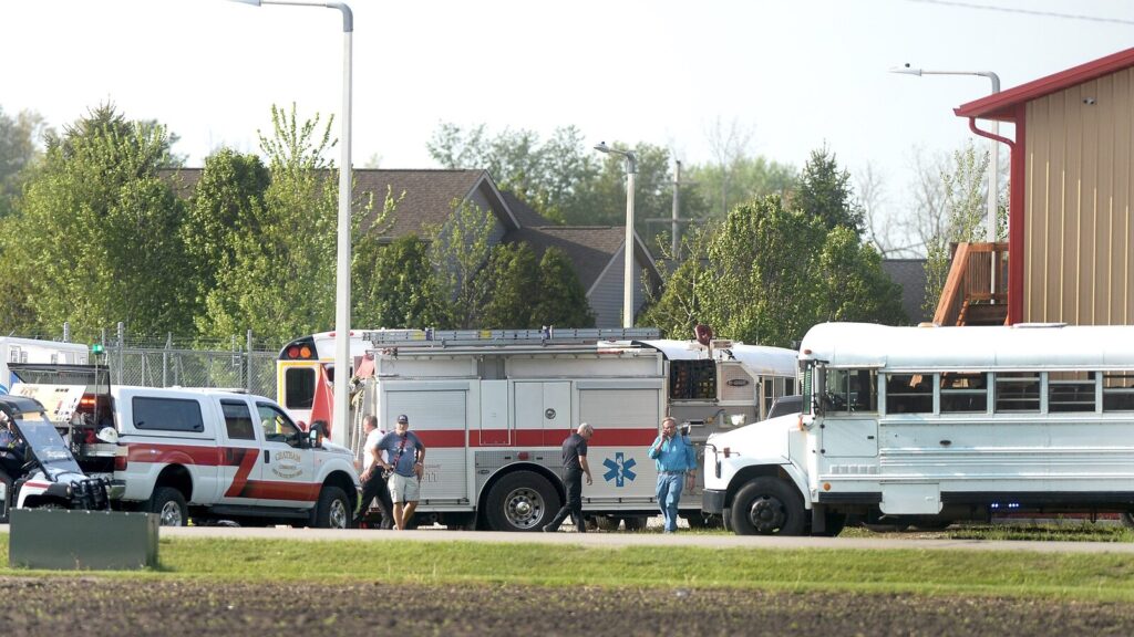 chatham-ill-crash-scene-usa-jef-250429_1745929402255_hpMain_16x9.jpg