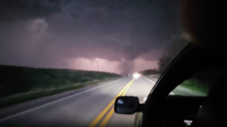 tornado-ht-er-250418_1744993341160_hpMain_16x9.jpg