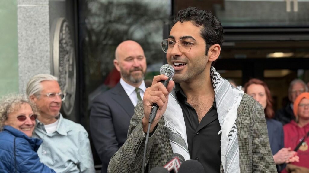 Mohsen-Mahdawi-5-ap-gmh-250430_1746031576003_hpMain_16x9.jpg
