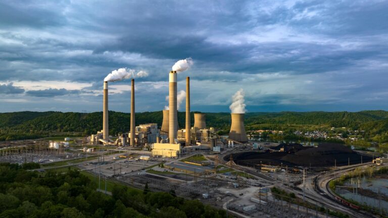 jon-amos-power-plant-gty-jt-250513_1747167561913_hpMain_16x9.jpg
