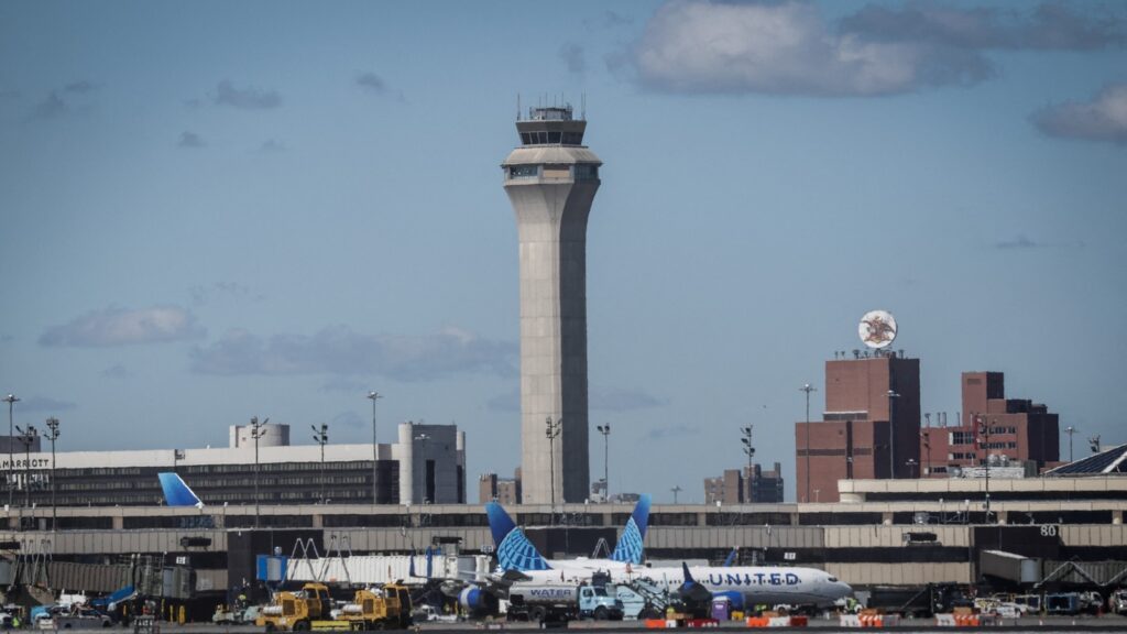 newark-airport-gty-bh-250511_1746973704002_hpMain_16x9.jpg