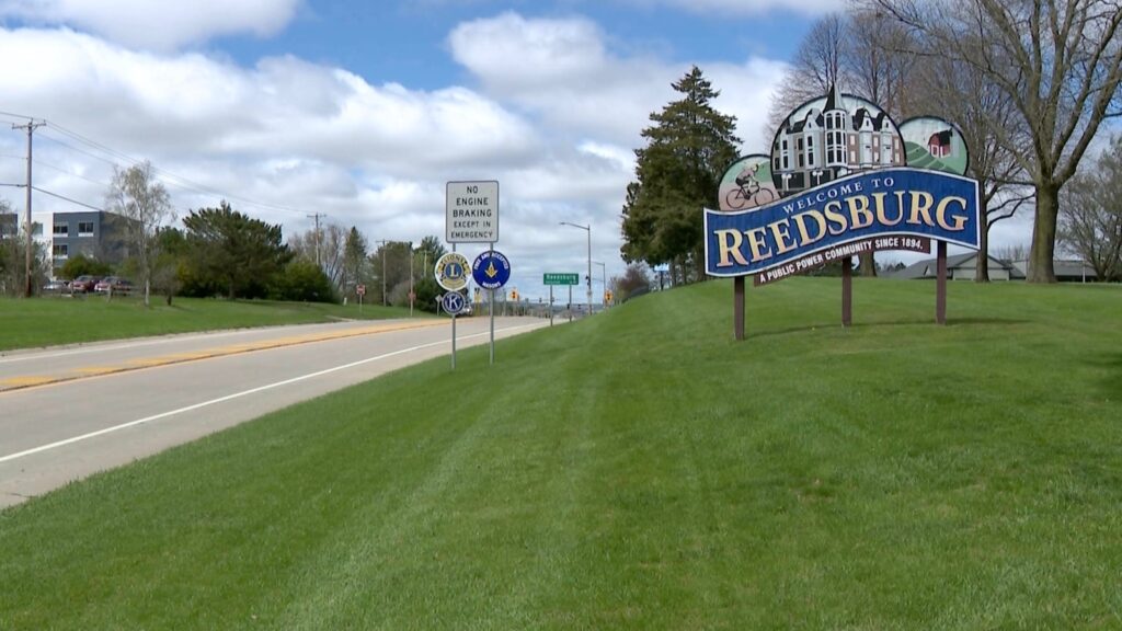 reedsburg-wis-sign-wisn-mo-20250505_1746467136058_hpMain_16x9.jpg