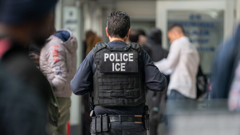 1749029351_ice-agent-gty-jef-250603_1748957545835_hpMain_16x9.jpg