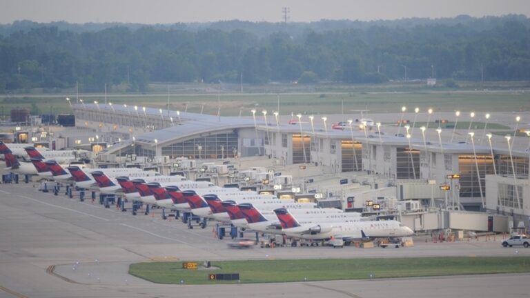 Detroit-Airport_1749536955919_hpMain_16x9.jpg