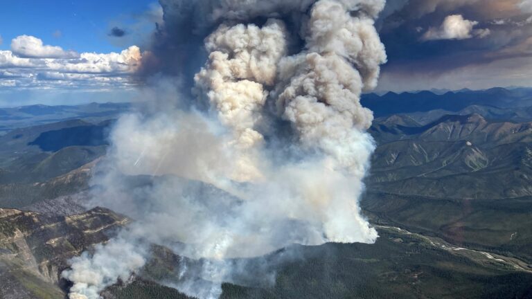 canada-wildfire-01-rt-jef-250603_1748961504715_hpMain_16x9.jpg