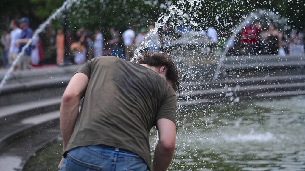 hot-weathertwo-gty-bh-250623_1750684098074_hpMain_16x9.jpg