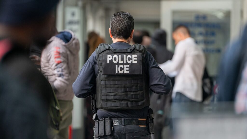 ice-agent-gty-jef-250603_1748957545835_hpMain_16x9.jpg