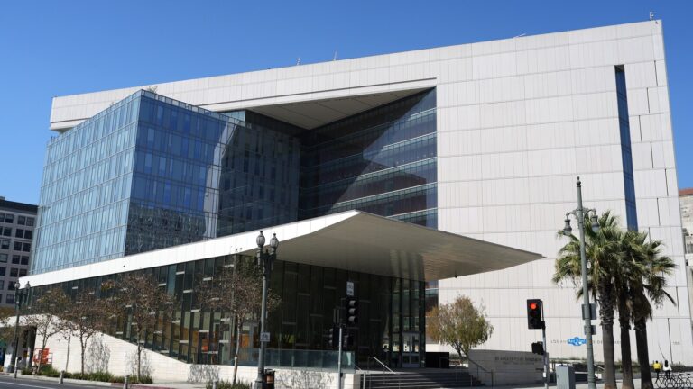 lapd-hq-gty-jef-250602_1748892028596_hpMain_16x9.jpg