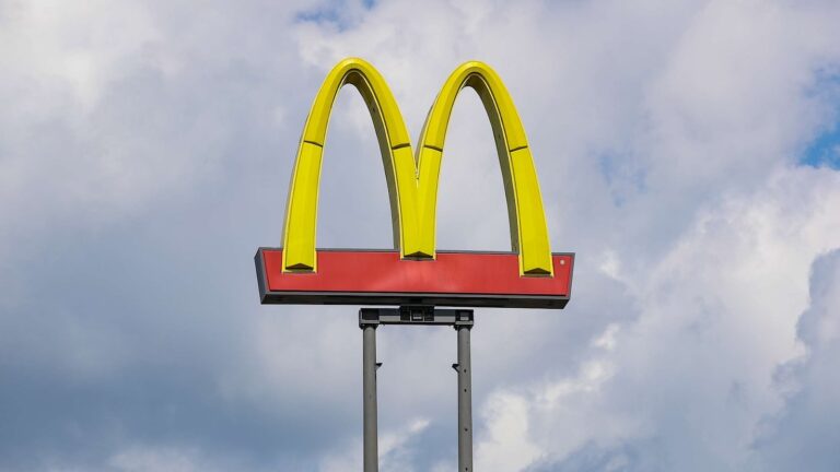mcdonalds-2-gty-bb-230915_1694796537517_hpMain_16x9t.jpg