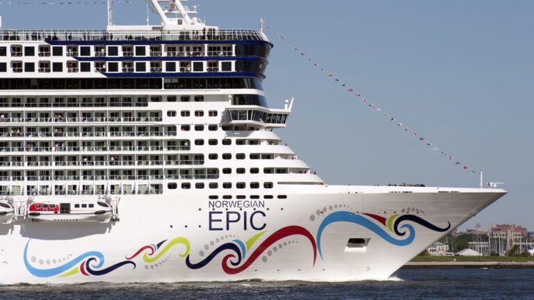 norwegian-cruise-ship-gty-jt-250603_1748971456955_hpMain_16x9.jpg
