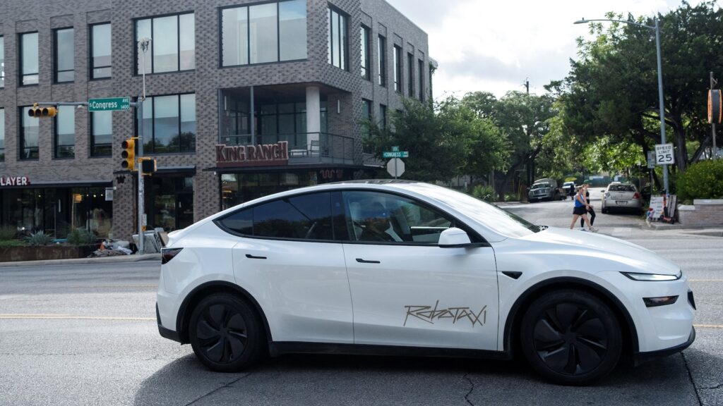 tesla-robotaxi-rt-jt-250626_1750969976967_hpMain_16x9.jpg