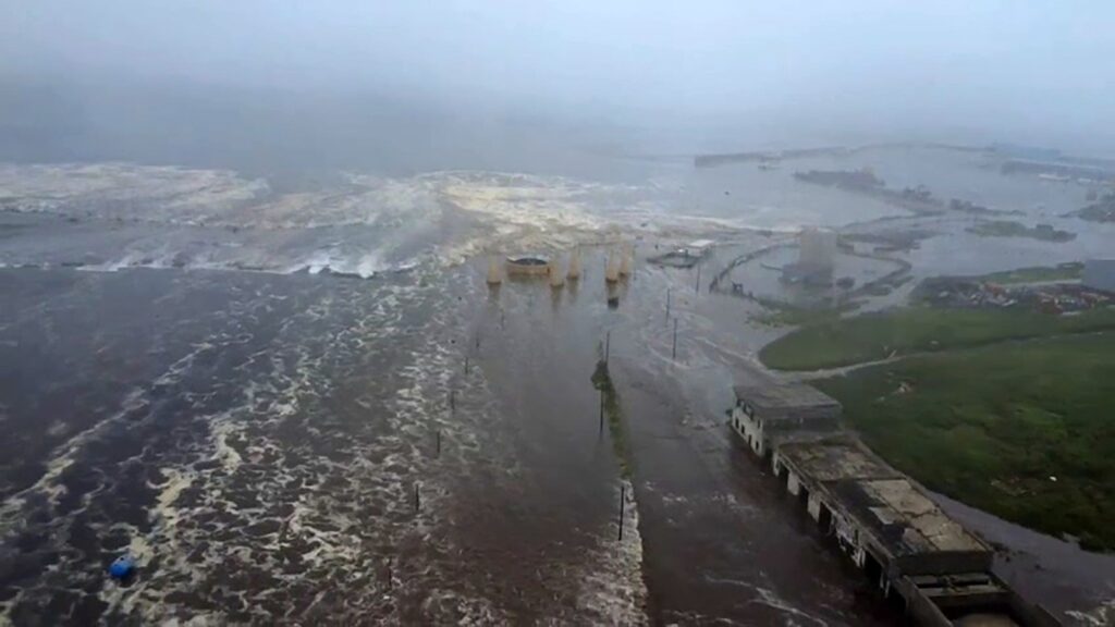 Russia-tsunami-DB-250730_1753862365200_hpMain_16x9.jpg
