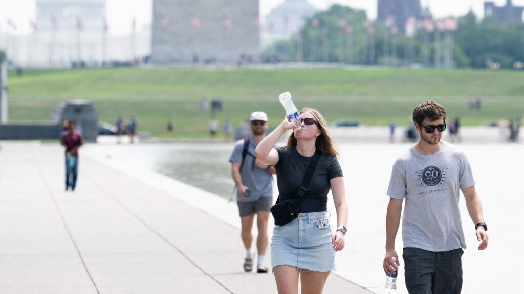hot-weather-DC-gty-bh-250727_1753620195561_hpMain_16x9.jpg