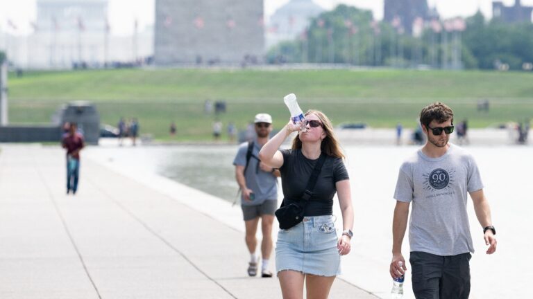 hot-weather-DC-gty-bh-250727_1753620195561_hpMain_16x9.jpg