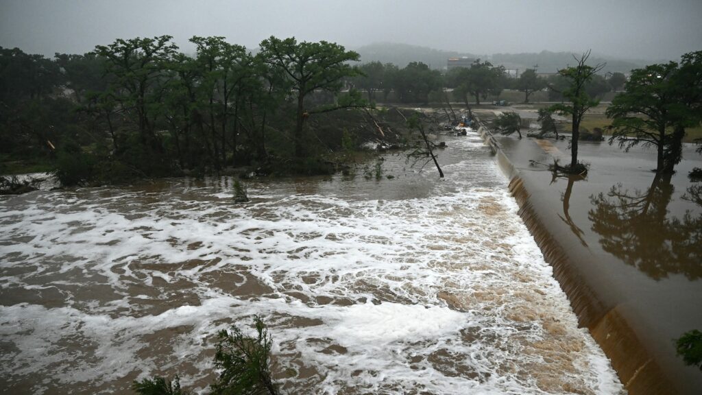 texas-flooding-kerrville-gty-jt-250705_1751730147194_hpMain_16x9.jpg