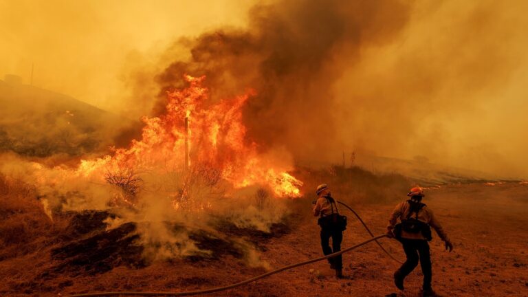 canyonfire3_1754627663324_hpMain_16x9.jpg