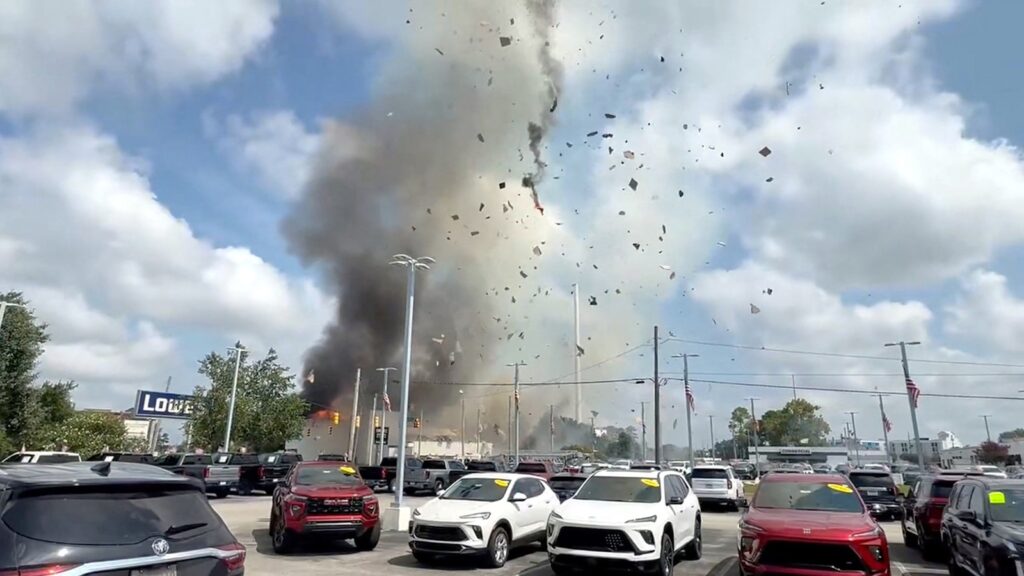 explosion-north-carolina-01-rt-jt-250819_1755641559966_hpMain_16x9.jpg
