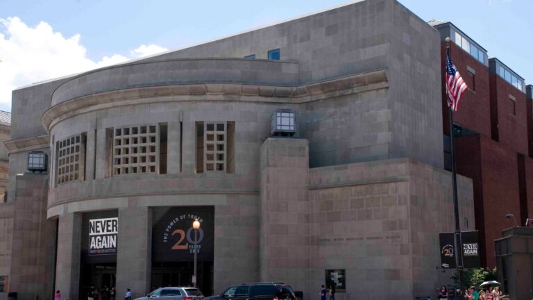 holocaust-memorial-museum-gty-jef-250829_1756485759451_hpMain_16x9.jpg