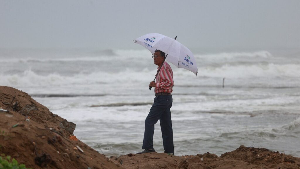 hurricane-erin-waves_1755602146580_hpMain_16x9.jpg