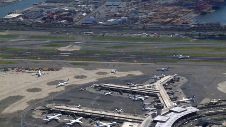 newark-airport-ht-jt-250828_1756401421572_hpMain_16x9.jpg
