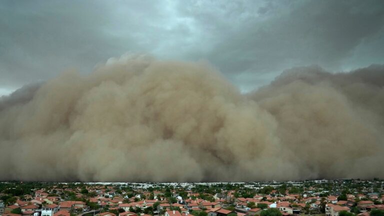 phoenix-dust-02-ap-jef-250829_1756483849925_hpMain_16x9.jpg