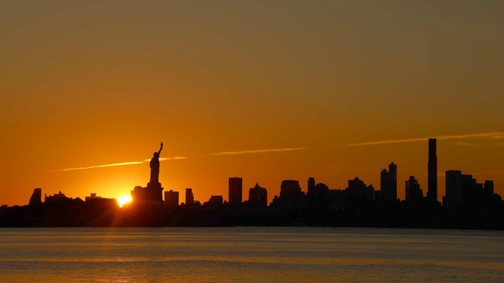 sunrise-nyc-1-abc-gmh-250826_1756305228246_hpMain_16x9.jpg