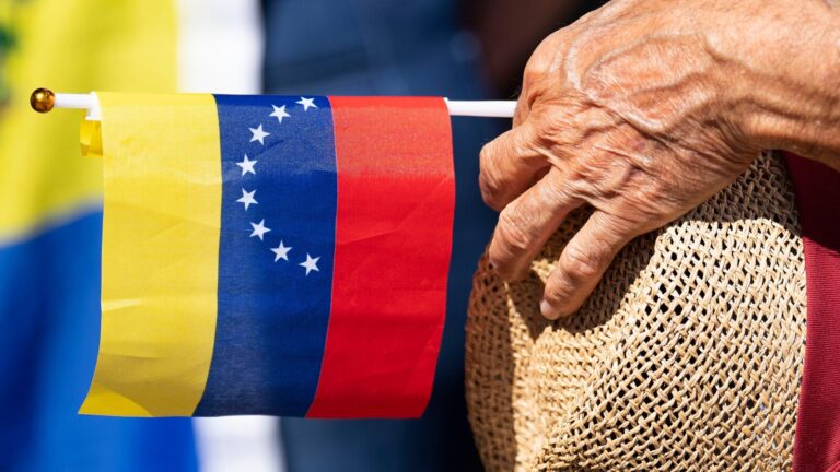 venezuela-flag-houston-gty-jt-250829_1756508054098_hpMain_16x9.jpg