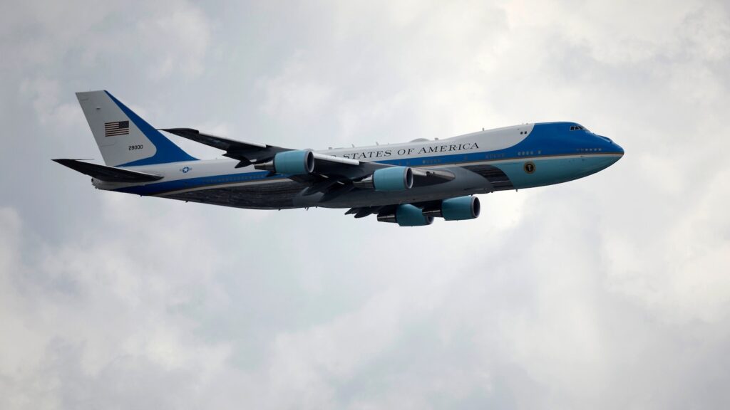 air-force-one-gty-jef-250917_1758124916316_hpMain_16x9.jpg