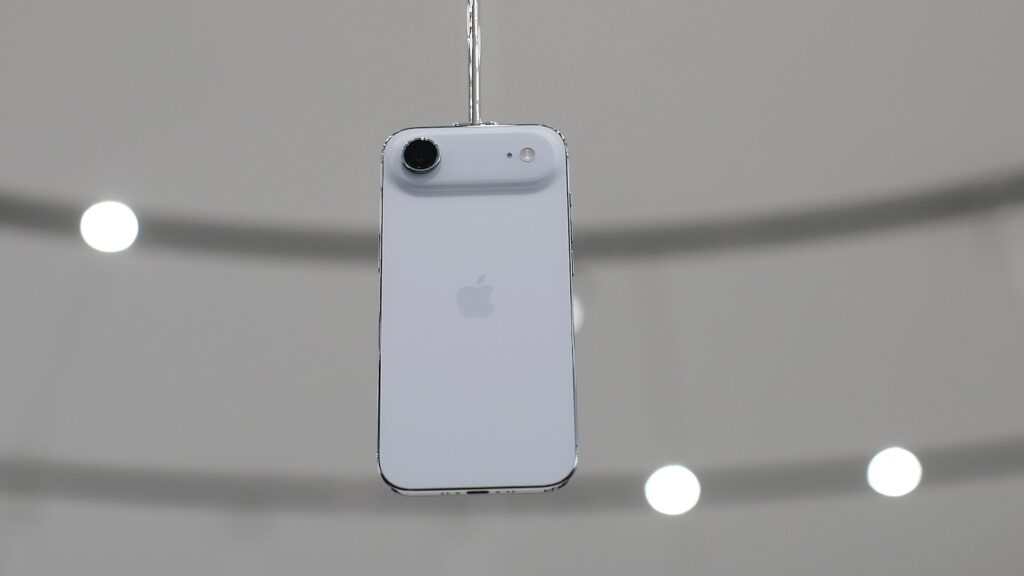 apple-3-gty-gmh-250909_1757442680680_hpMain_16x9.jpg