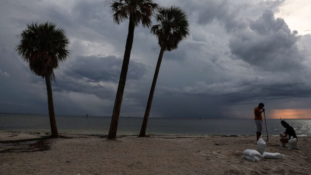 blog-hurricane-ian-tampa-florida-13-rt-llr-220926_1664239551131_hpMain_16x9.jpg