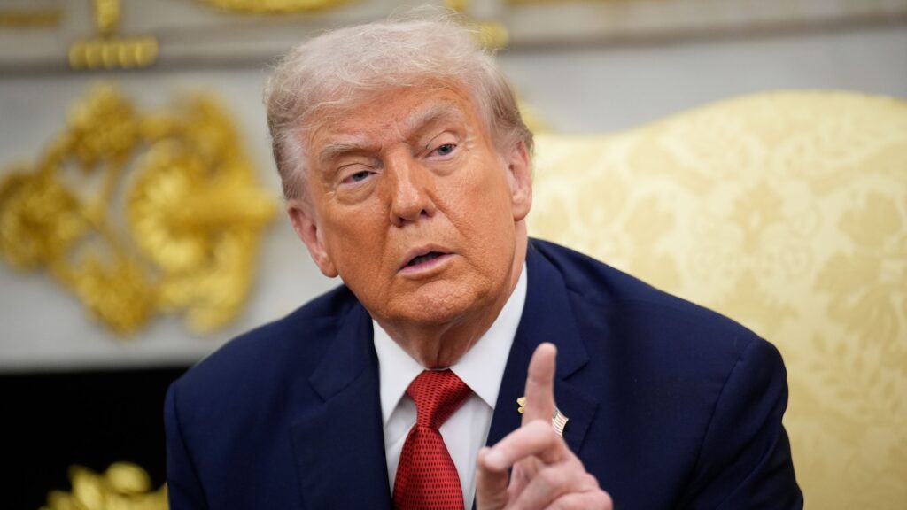 donald-trump-18-epa-gmh-250925_1758818429407_hpMain_16x9.jpg
