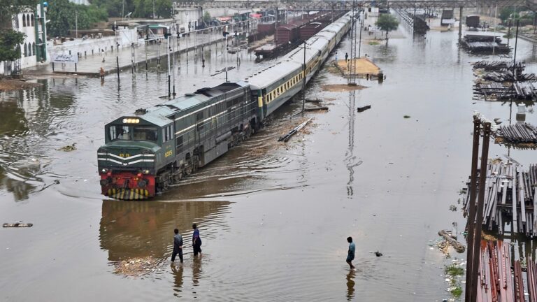 pakistan-flooding-02-ap-jef-250909_1757429247378_hpMain_16x9.jpg