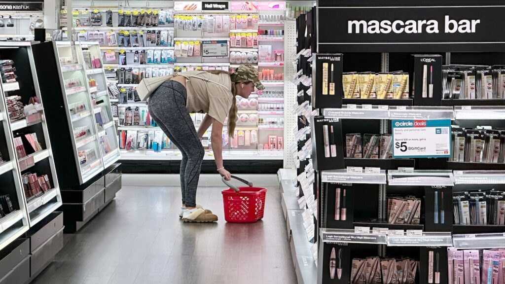 shopping-ap-jef-250925_1758807376141_hpMain_16x9.jpg