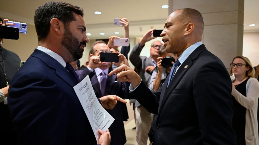 Lawler-Jeffries-4-ap-gmh-251008_1759956728050_hpMain_16x9.jpg
