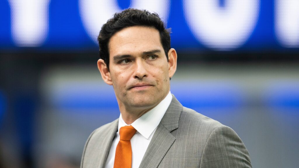 Mark-Sanchez-1-ap-gmh-251006_1759753145526_hpMain_16x9.jpg