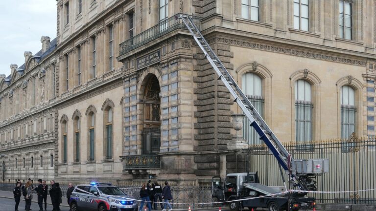 louvre-heist-lift-01-gty-jef-251024_1761328100386_hpMain_16x9.jpg