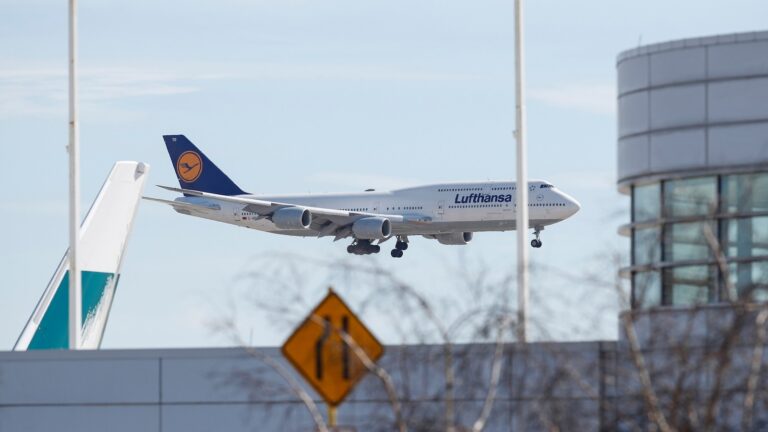 lufthansa-ohare-gty-jef-251028_1761656801166_hpMain_16x9.jpg