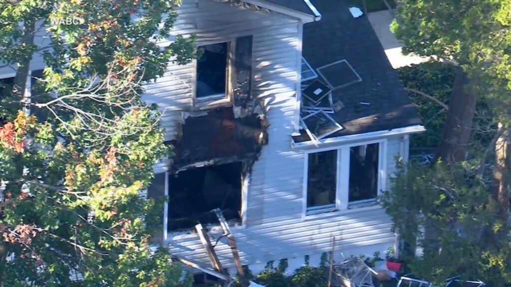 queens-house-fire-wabc-jef-250909_1757427376563_hpMain_4_16x9.jpg